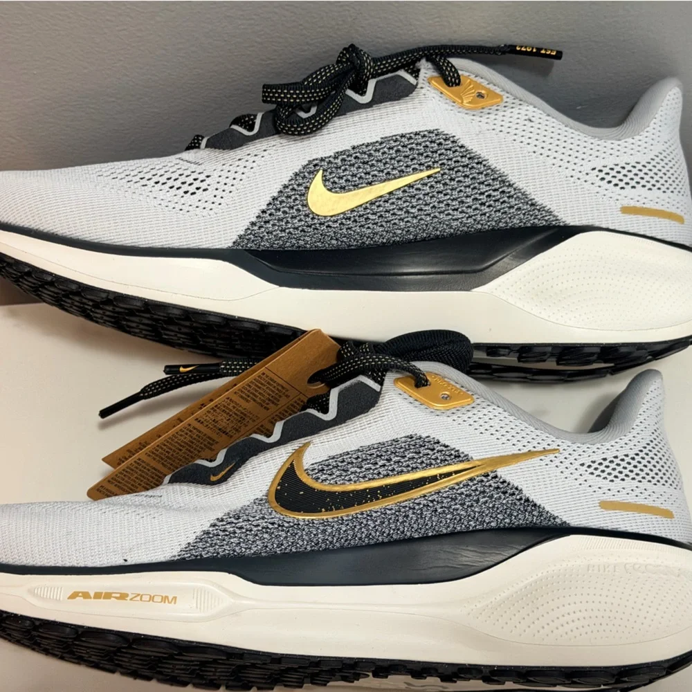 Nike men’s Peggaus 41 Air Zoom Size 8 White Black and gold NEW